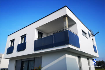 französicher Balkon aus Glas mit Glasgeländer