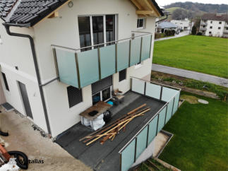 Glasgeländer am Balkon1