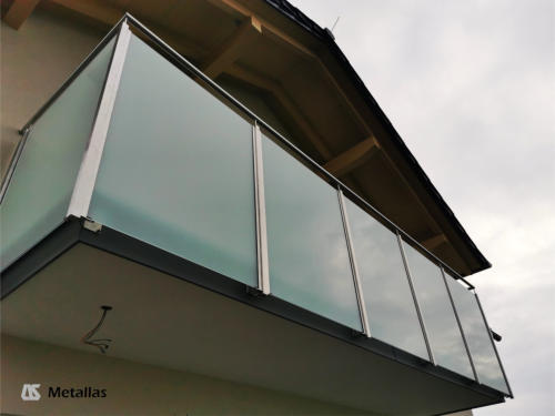 Glasgeländer am Balkon3