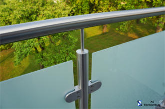 Glasgeländer am Balkon-Steher 