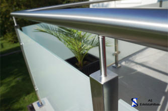 Terrassengeländer mit Glas2